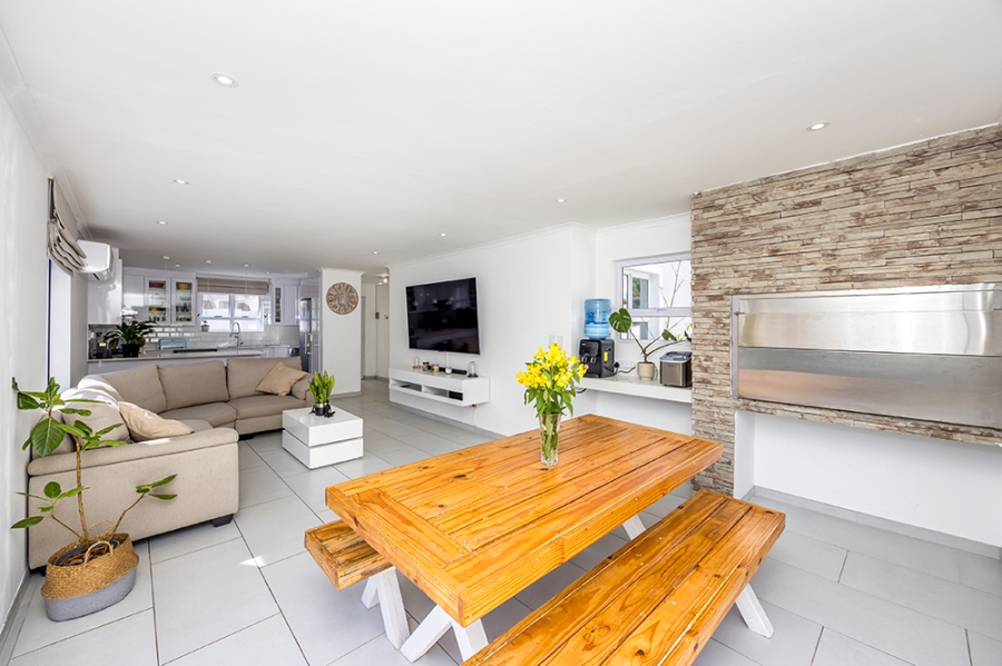 3 Bedroom Property for Sale in Sunningdale Western Cape